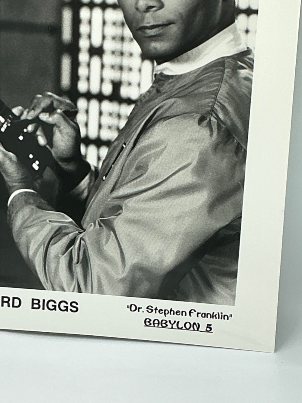 Richard Biggs Signed Dr Stephen Franklin Babylon 5 8x10 Photo Autograph B&W - Picture 4 of 7